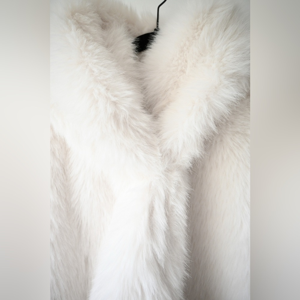 Bardot White Faux Fur Mobwife Jacket NWT - Picture 6 of 9
